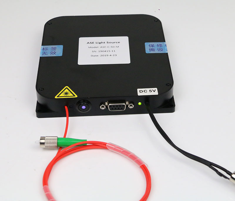 C+L Band ASE Broadband Light Source 10mW 편광 유지 Fiber Laser Module ASE-CL-10-PM-S3